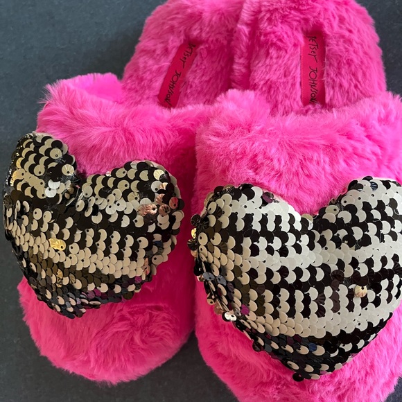 NWT BETSEY JOHNSON HEART FAUX FUR SLIPPERS - Picture 2 of 10